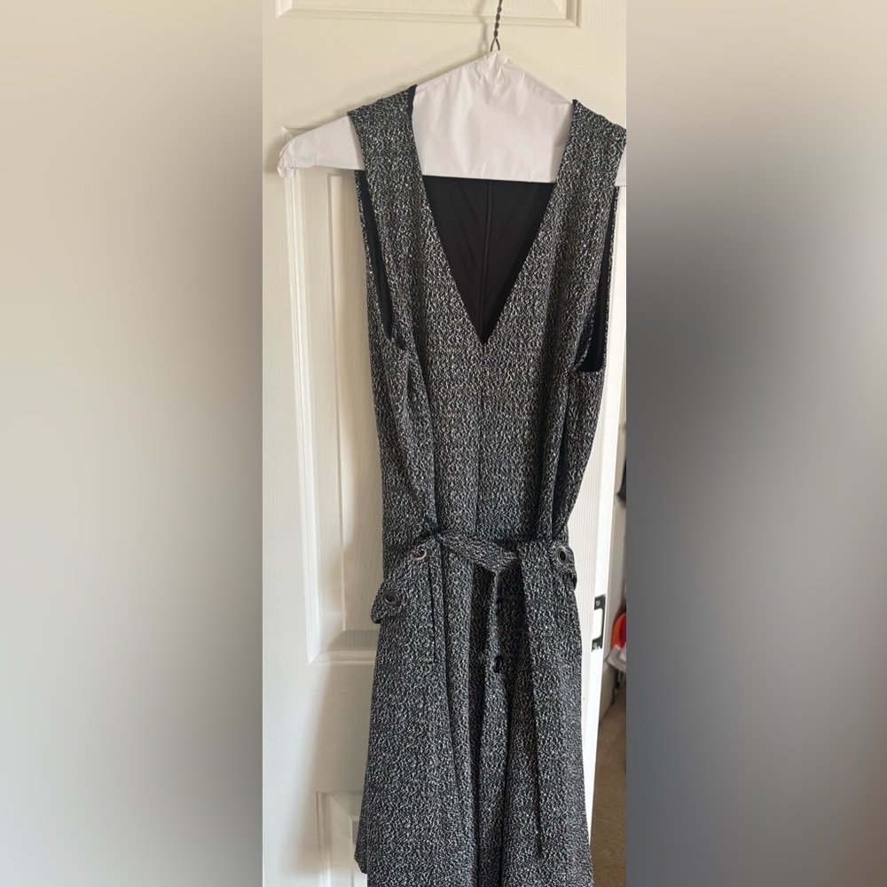 Stylish Sleeveless Black and White Dress-NWT size Medium